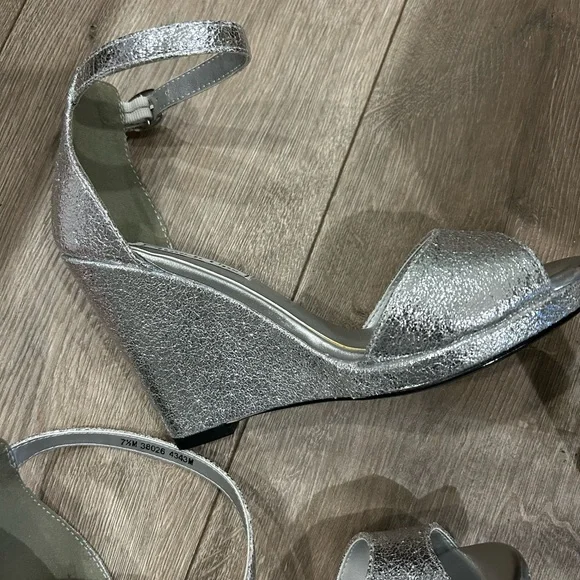 ⬇️ PRICE ⬇️ Touch ups • Silver Wedge High Heel Sandals • 7.5 - Picture 4 of 9